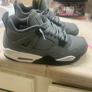 Jordan 4’s Cool grey, Size 6y which is womens 7.5